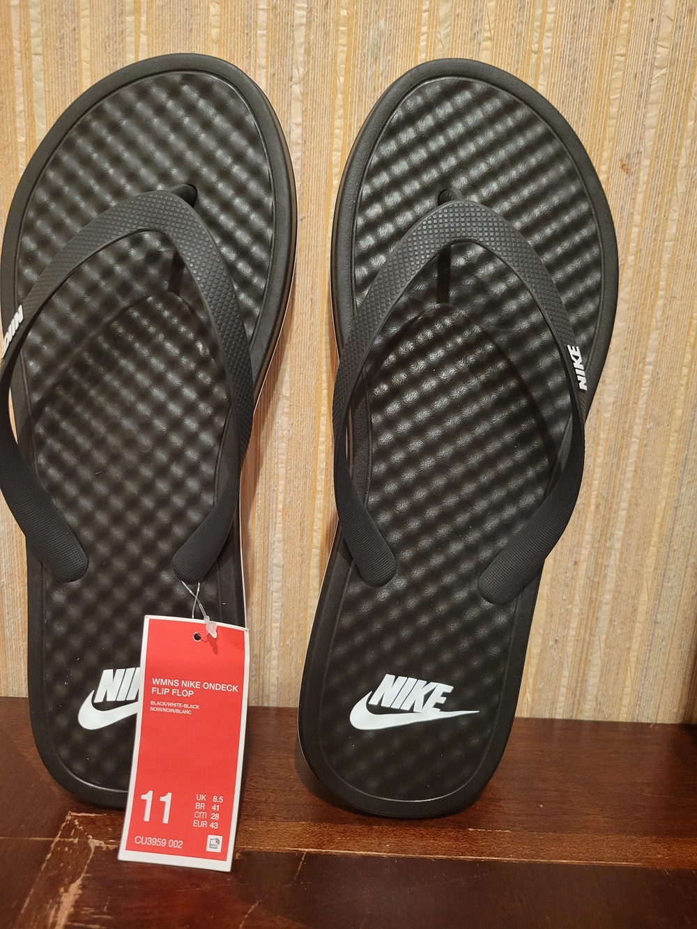 Nike Black/White Women’s OnDeck Flip Flop Sandals Size 11 Men's 10 NWT